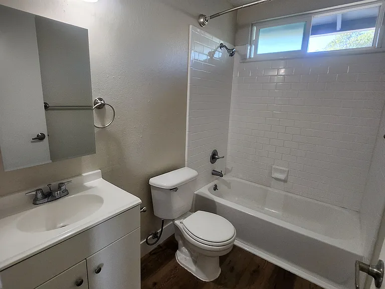 647 Dutton Ave — Photo 6