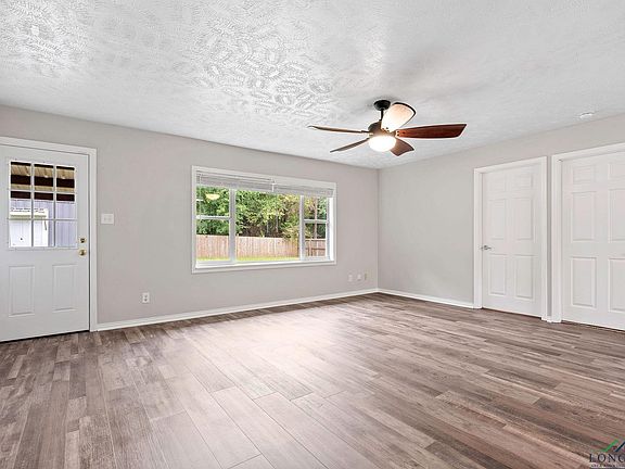2nd image of 208 W Blackstone Dr