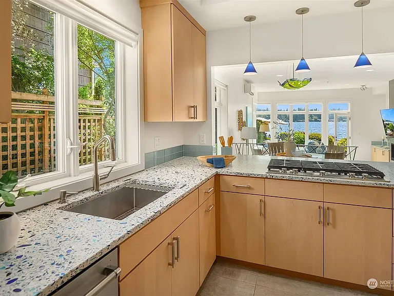 9039 NE Juanita Dr #101 — Photo 7
