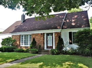 225 S 3rd St, Edmore, MI 48829