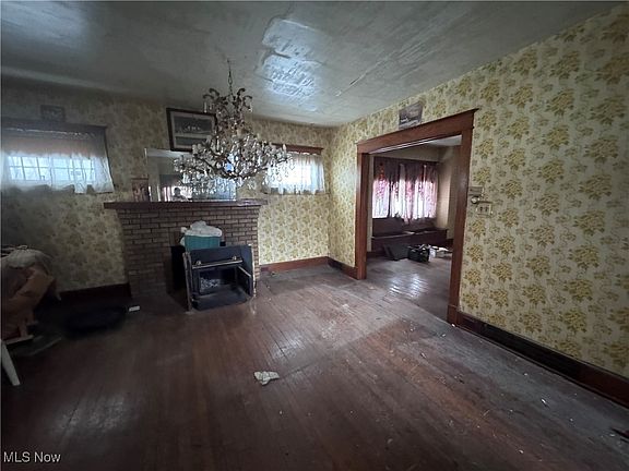 3rd image of 2104 Elm St