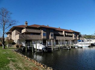 700 Oriole Dr APT 421B, Virginia Beach, VA 23451