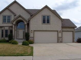 15220 Prairie Ave, Urbandale, IA 50323