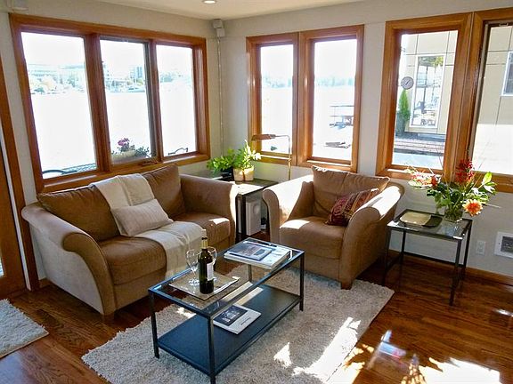 3rd image of 3226 Portage Bay Pl E