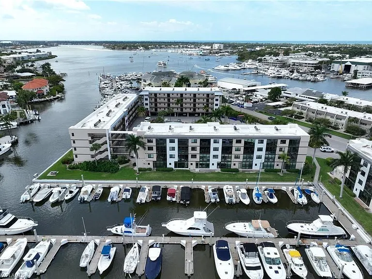 807 River Point Dr #304D — Photo 4