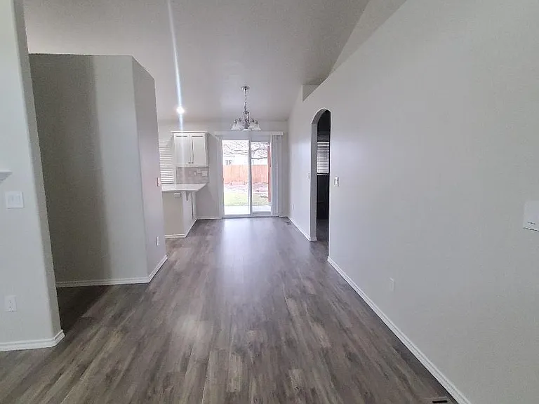 4111 E Iris Ct — Photo 3
