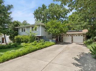 1320 Rosedale Ln, Hoffman Estates, IL 60169