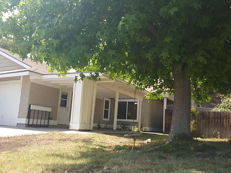 4875 Colony Dr — Photo 1