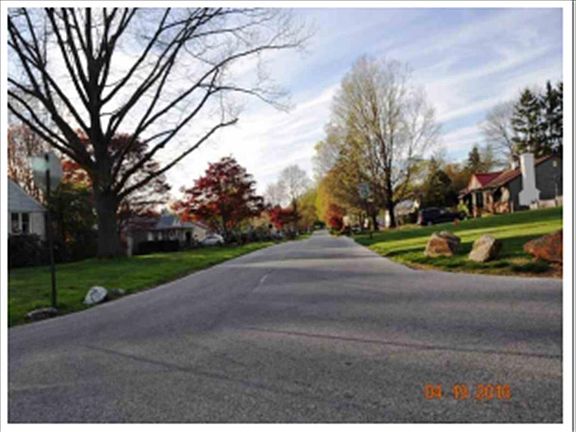 Exterior Neighborhood (street photo)