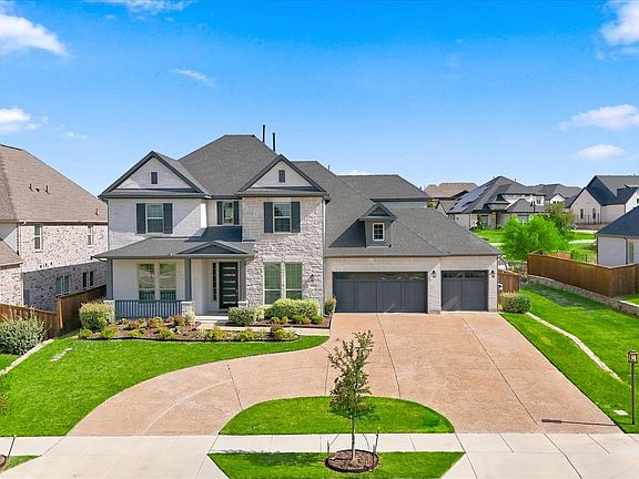 3rd image of 1707 Diamond Dr