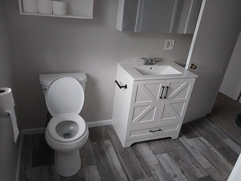 138 E 6th St #138/140 — Photo 25