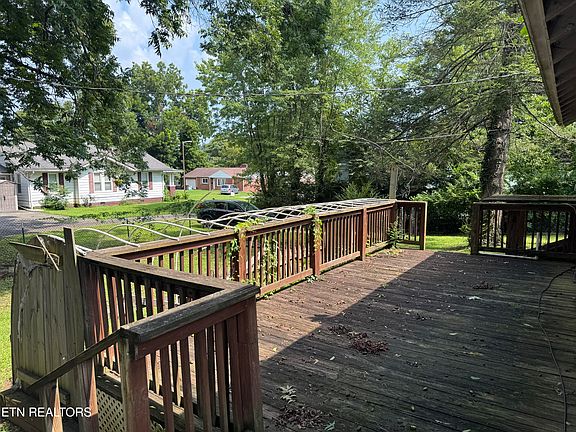 5th image of 131 Lincoln Ave