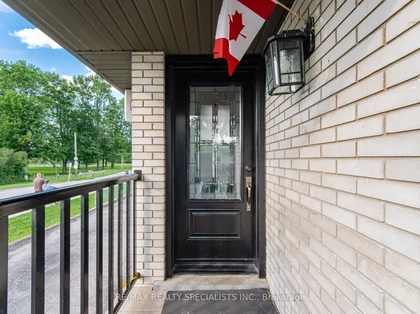 60 Elmwood Ave, Cambridge, ON N1R 4Y2