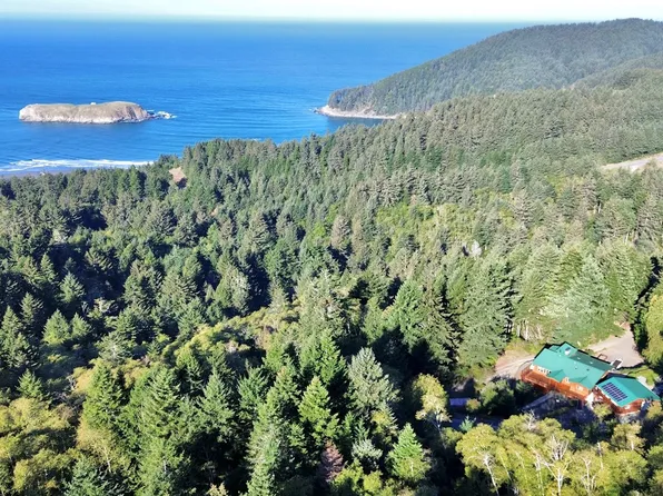 94330 Schreiber Dr, Gold Beach, OR 97444