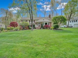 68 Knollwood Dr, New Providence, NJ 07974