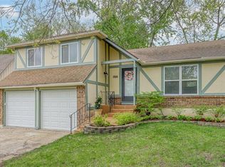1956 E Osage Cir, Olathe, KS 66062