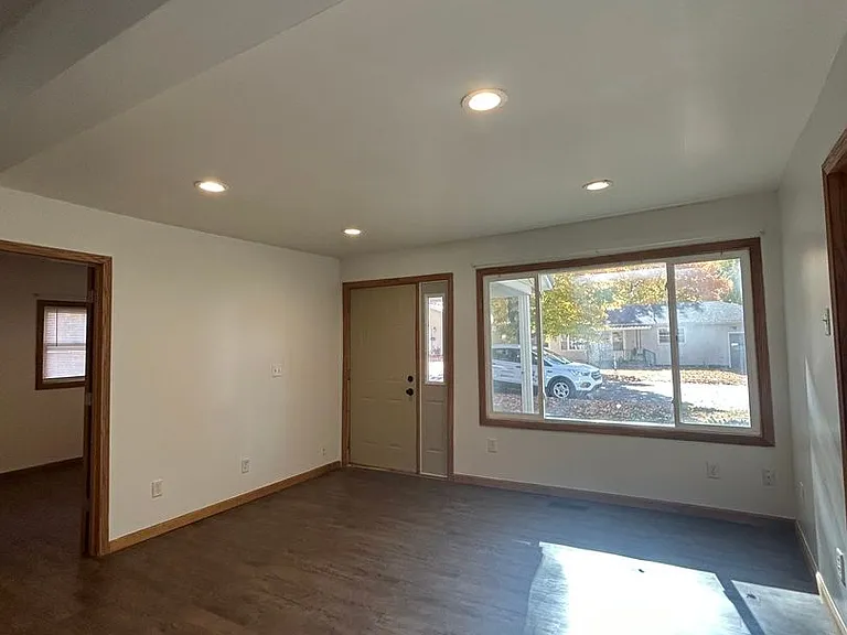 823 Harrison St — Photo 7