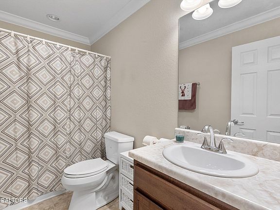 3rd image of 335 Flora Dr
