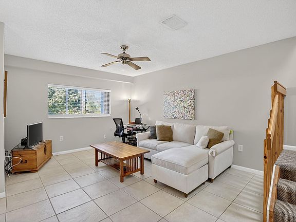4th image of 1642 N 15th Terrace
