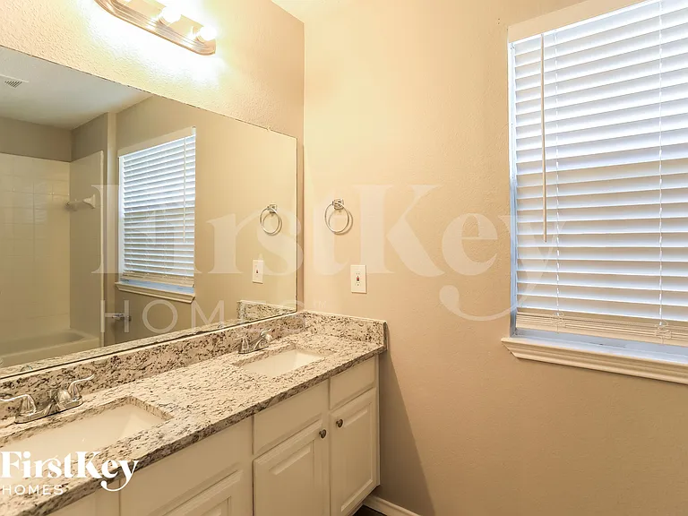 5210 Orlando Cir — Photo 14