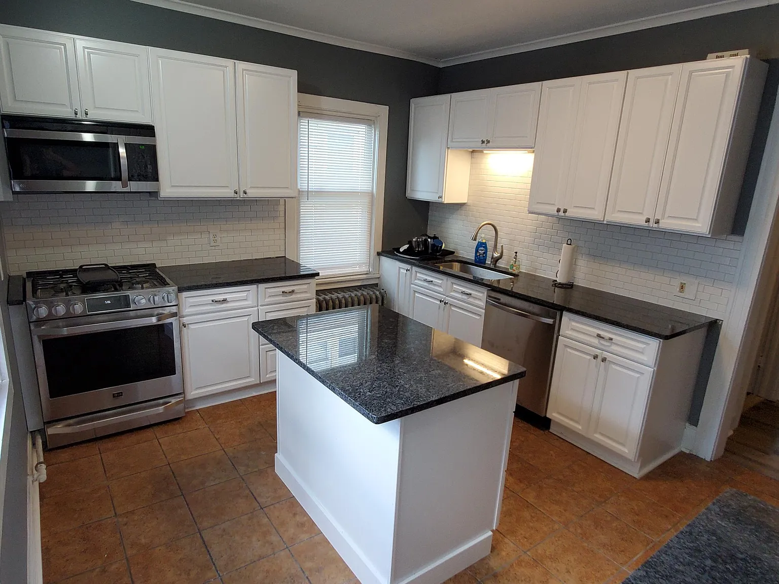 509 Oxford St — Photo 2
