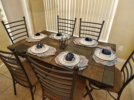 IC4P093OR-Breakfast-Nook