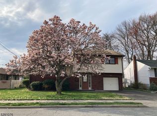 5 Harvey Ave, Rochelle Park, NJ 07662