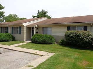 26691 Franklin Pointe Dr, Southfield, MI