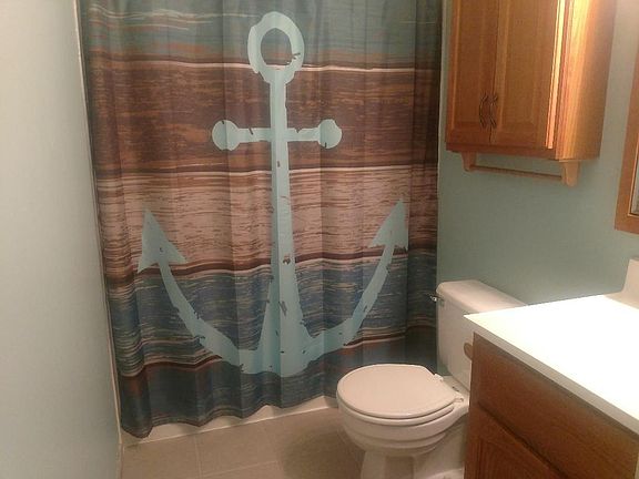Bathroom (upstairs)
