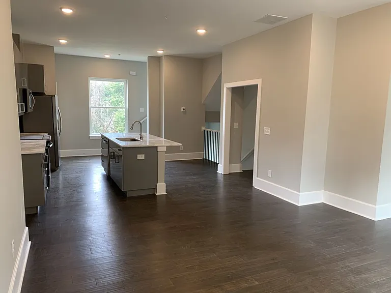 456 Parkway Dr #9 — Photo 8