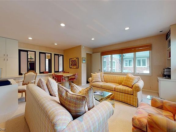 4th image of 24758 Hawthorne Dr