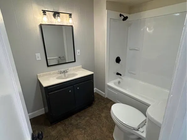 19 Clement St #1E, Tiverton, RI 02878