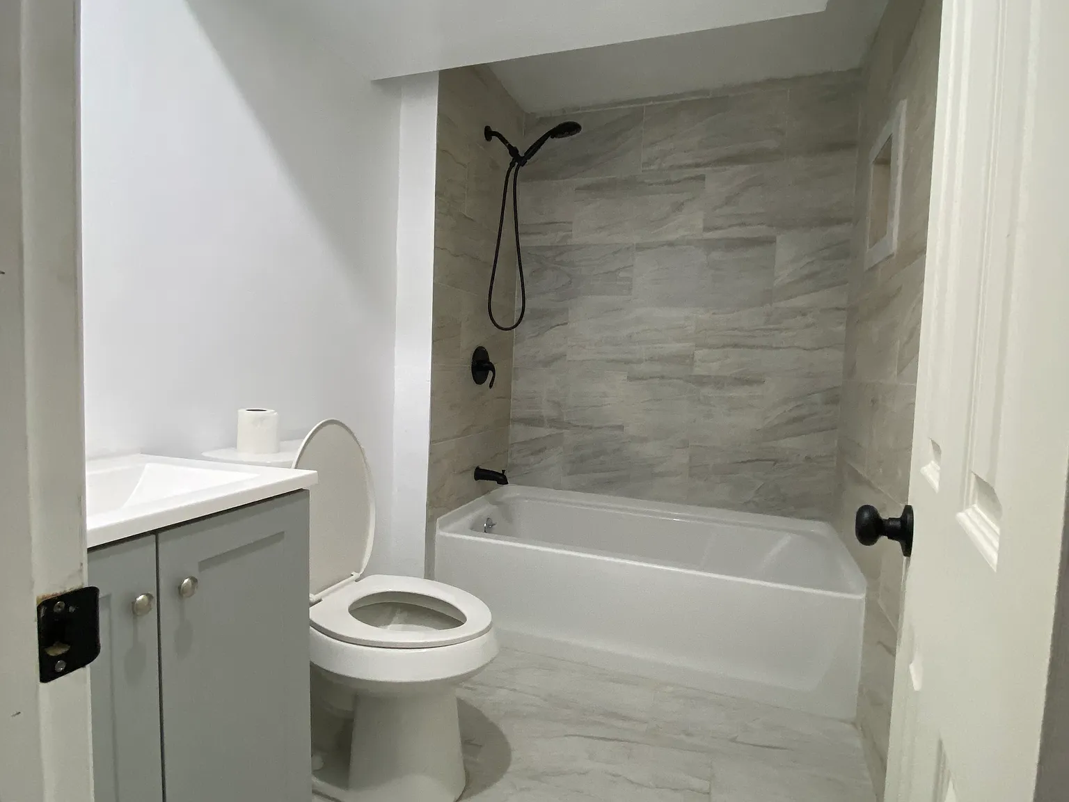 4 bed, 1936 sqft, $2,500 — Photo 4