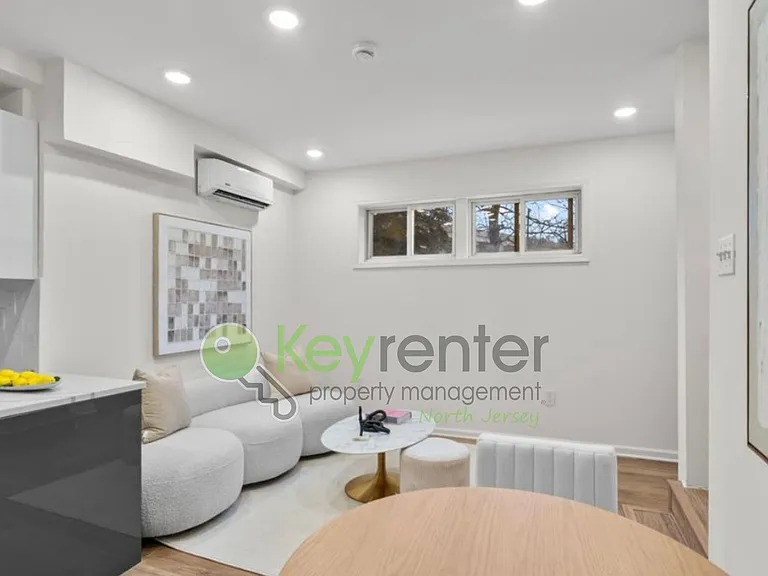 407 Park Ave — Photo 9