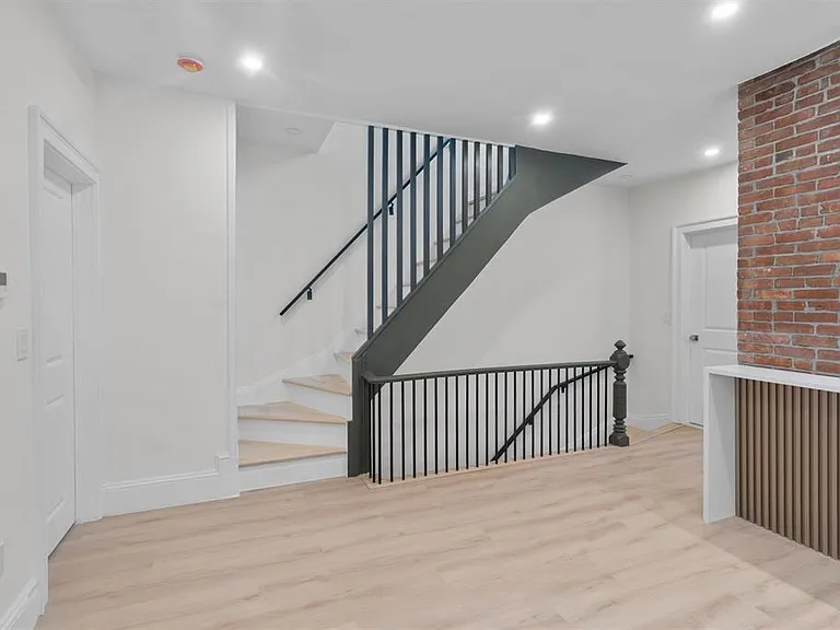 32 Storms Ave #B — Photo 4