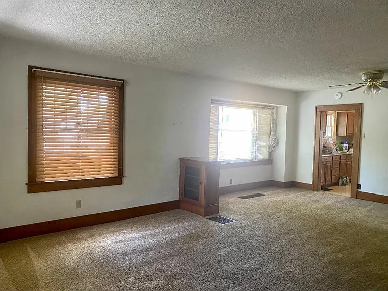 102 S Garth Ave — Photo 4