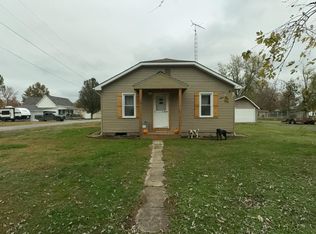 610 N Locust St, Sesser, IL 62884