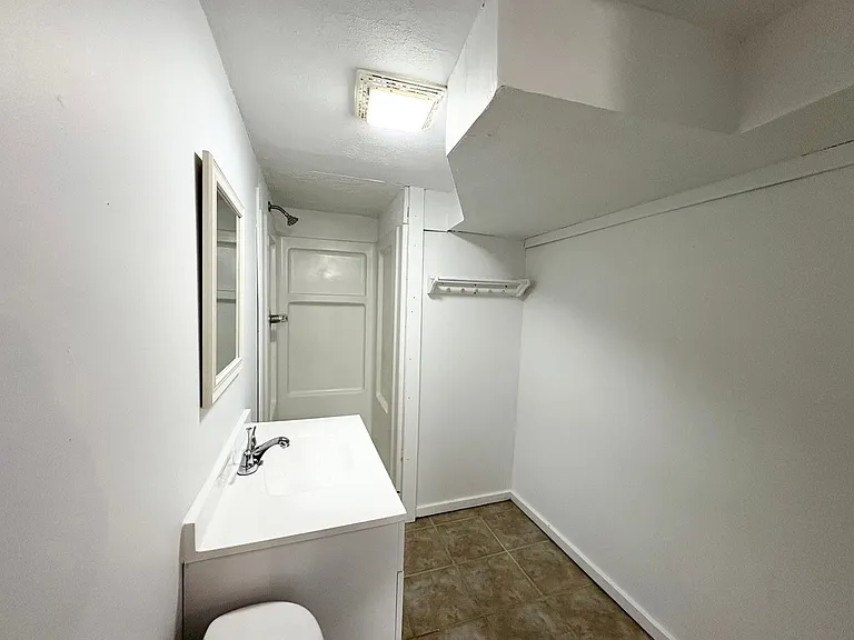 503 E Empire St — Photo 13