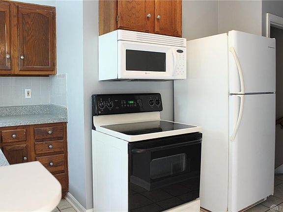 4th image of 1010 Yorkshire Pl