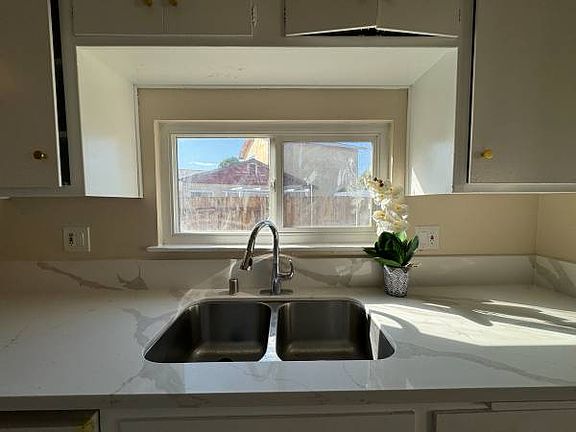 5th image of 2271 Kenworthy Way