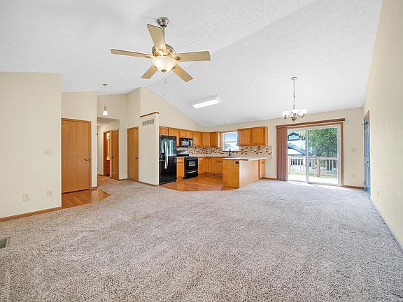 3rd image of 412 Zanesville Ave