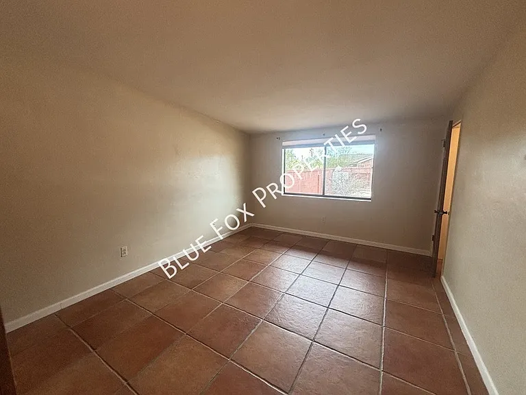 729 N Alamo Ave — Photo 13
