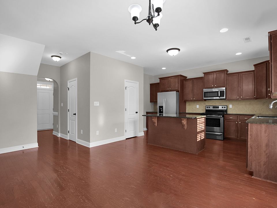 1st image of 228 Wentworth Dr
