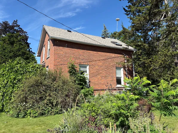 211 Bridge St W, Greater Napanee, ON K7R 2E5