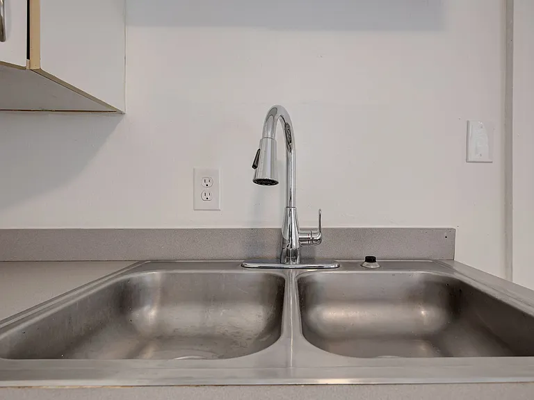 311 S Webster Ave — Photo 14