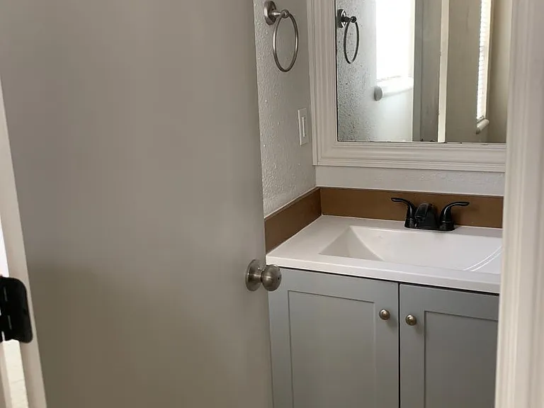 517 Post Oak Ln — Photo 36