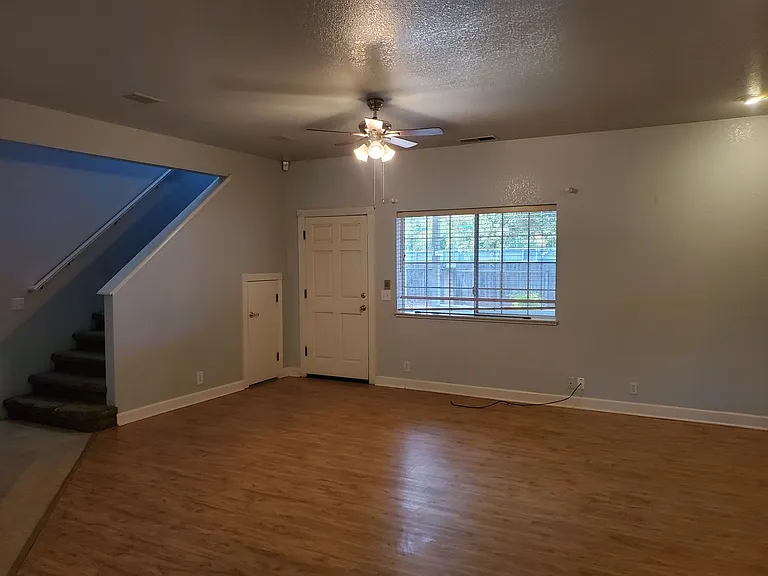 1661 Manzanita Ave — Photo 10