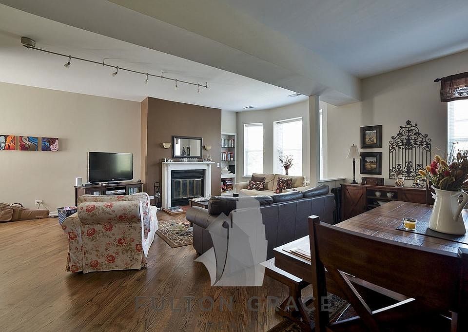 1st image of 907 W Belle Plaine Ave #2