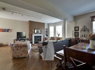 907 W Belle Plaine Ave #2, Chicago, IL 60613