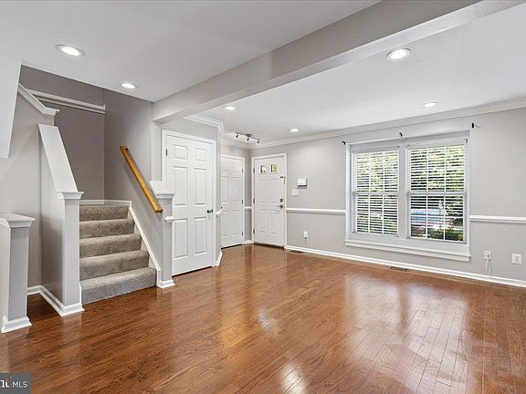 4th image of 4936 Marshlake Ln